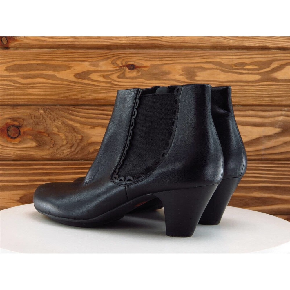 Umberto Raffini Zippered Black Leather Booties! 👢😍